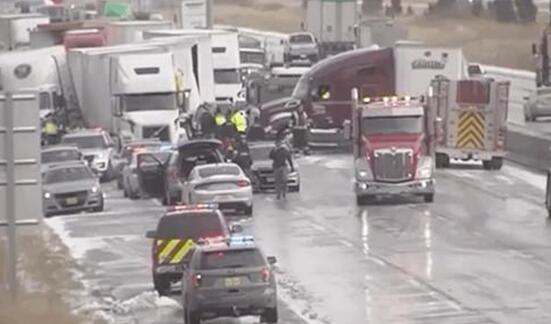 美国暴风雪引发30车追尾事故 2人死亡44人受伤