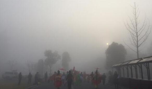 安徽继续发布大雾黄色预警 多个高速收费站封闭