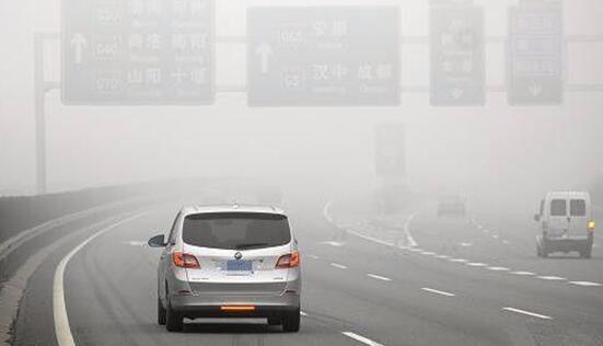 今晨河南发布大雾橙色预警 省内多条高速交通管制
