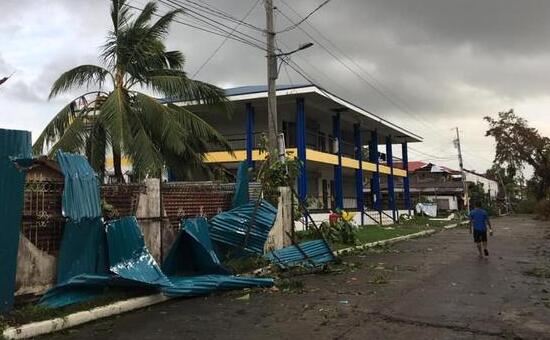 圣诞节台风“巴蓬”携大风光顾菲律宾 已造成10人死亡6人失踪