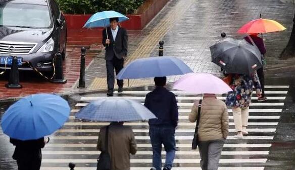 重庆持续阴雨难见天日 主城气温仅有10℃体感潮湿