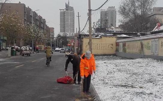 淄博中心城区部分道路结冰 交警提醒司机谨慎慢行