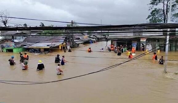 圣诞节台风“巴蓬”携大风光顾菲律宾 已造成10人死亡6人失踪