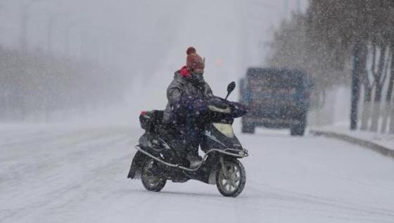 吉林局地积雪深度超10厘米 部分高速路段交通管制