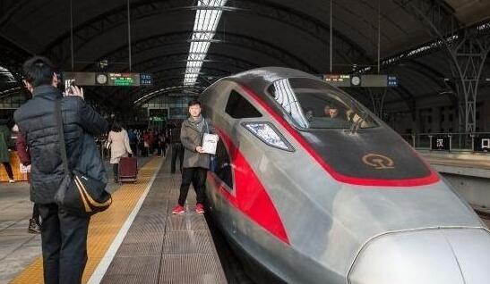 2020年元旦出行高峰期将至 武汉加开20列客车保出行