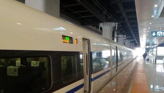 元旦节西安运送乘客318.23万人次 地铁3列次备用列车