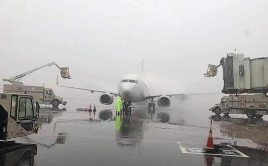受雨雪天气影响 北京首都机场取消航班105架次