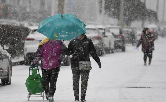 受强降雪天气影响 北京市内28条公交线路采取措施