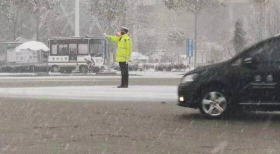 鄂尔多斯继续发布道路结冰预警 境内多条高速暂时封闭