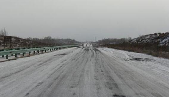 山东发布暴雪黄色预警 境内多条高速路段临时封闭