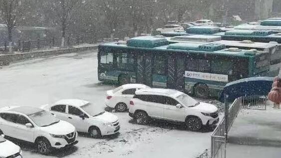 受降雪结冰影响 今日济南60条公交线路临时停运
