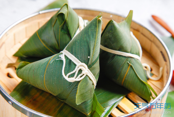 粽子代表团圆,不只是端午节吃粽子,其实也是可以选择过年吃粽子,糯米
