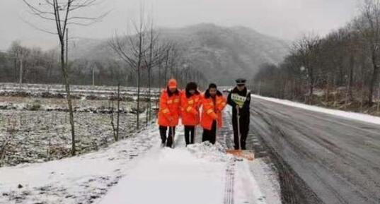 陕西报警多条国省干线道路积雪 交警提醒广大司机减速慢行