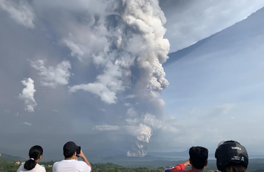 2020菲律宾火山喷发最新动态 距首都仅60公里疏散8000人