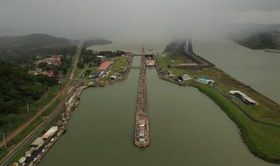 巴拿马运河遭遇极端干旱天气 人工湖水位呈现历史性下降