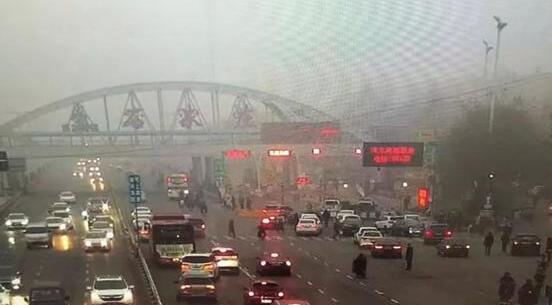 河北唐山启动重污染天气 今明两天市内单号车限行