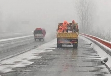 昨日西安迎来今年首场降雪 多条高速路暂时封闭