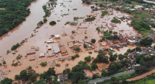 巴西局地暴雨致52人死亡 目前多地进入紧急状态
