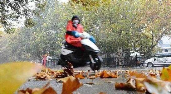 湖北迎新一轮降温降雨天 武汉局地气温跌至12℃