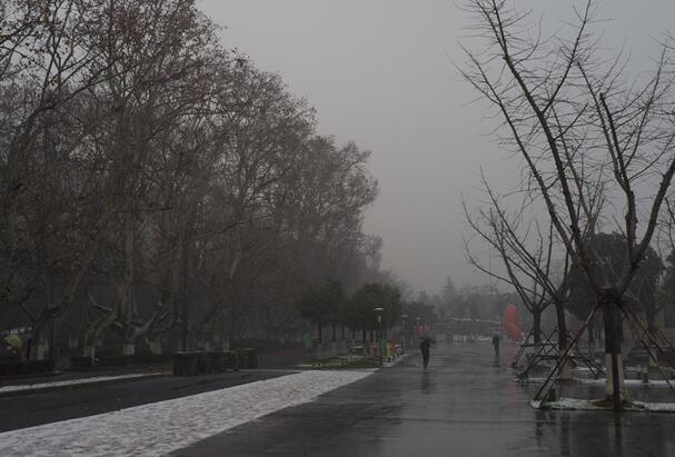 华北黄淮等地雨雪雾霾双袭 江南华南部分地区仍降水
