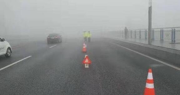 受大雾天气影响 京津冀多条高速暂时封闭