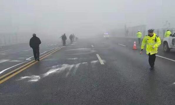 昨日河南发布大雾橙色预警 境内18条高速禁止通行