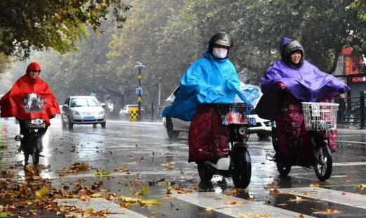 广东局部有小雨气温仅有17℃ 市民外出需备好雨具