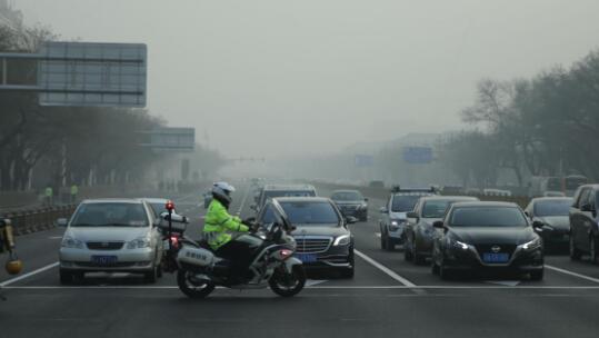 京津冀地区持续重污染天气 预计13日开始空气逐步改善