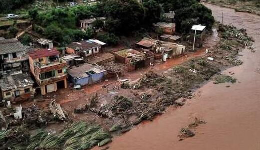 巴西圣保罗遭遇暴雨袭击 多地发布山体滑坡报警全城戒备