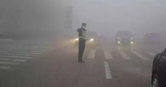 受天津段大雾影响 今晨北京高速全线暂时封闭