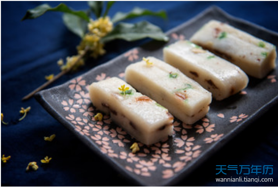 吃重阳糕重阳节吃重阳糕的习俗源于魏晋时代,初日面饼,唐代叫菊花糕