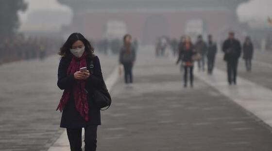 北京持续大雾橙色预警信号 市内多条高速路段封闭