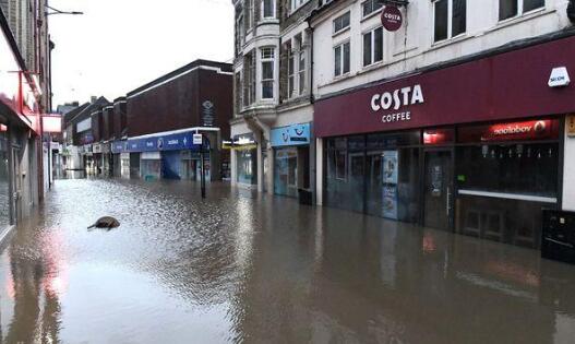 “丹尼斯”风暴持续袭击英国 277个洪水警告多趟列车班次取消