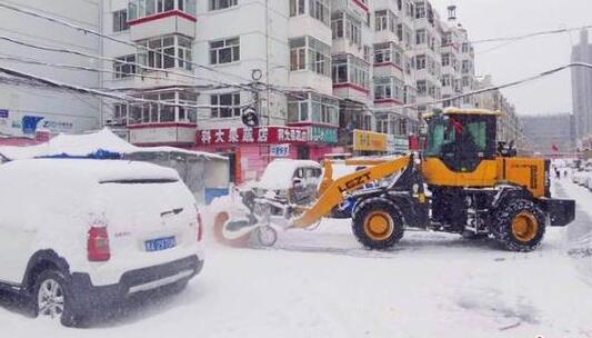 黑龙江多地持续降雪 部分高速路段实施封闭