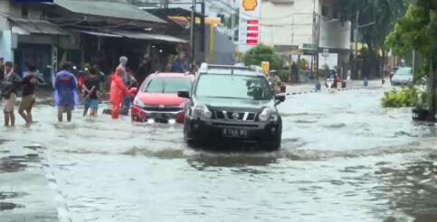 印尼暴雨引发洪涝灾害 已造成6人死亡5人失踪
