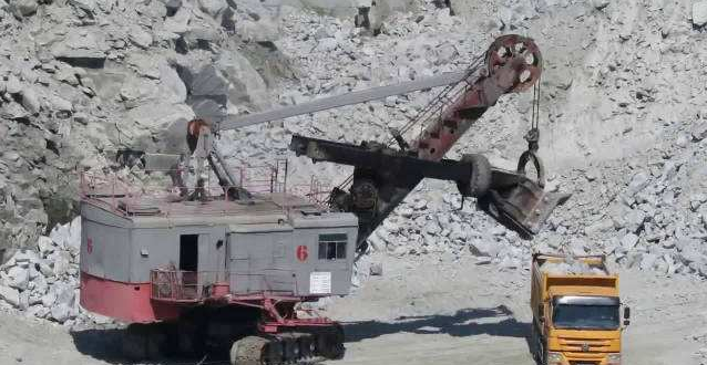 巴基斯坦采石场突发严重滑坡事故 至少8人受伤15人被困