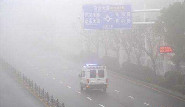 大雾黄色预警最新消息：山东南部东海和粤西一带有大雾