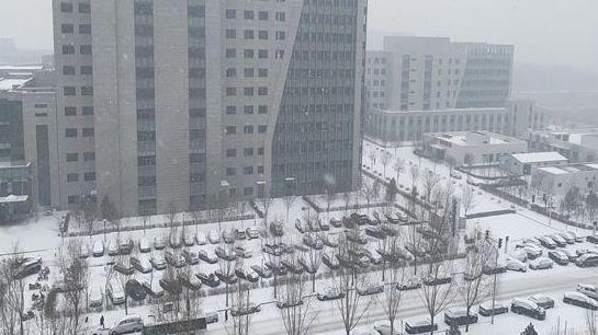 今日内蒙古大范围降温降雪 呼和浩特最低气温降至-4℃