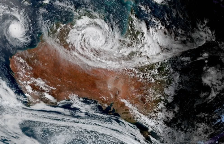 澳大利亚双台风卫星云图 埃斯特和费迪南德正在发展