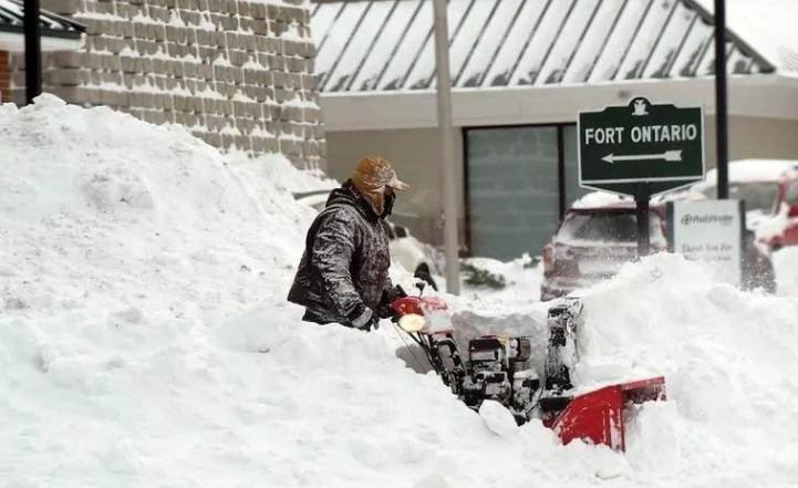 美国冬季风暴凶猛而来 17个州被迫发布暴雪警报