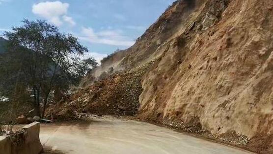 哥伦比亚强降雨引发山体滑坡 3人死亡7人失踪