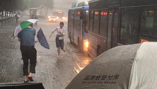 重庆东北部将有大到暴雨 主城区白天气温跌至15℃