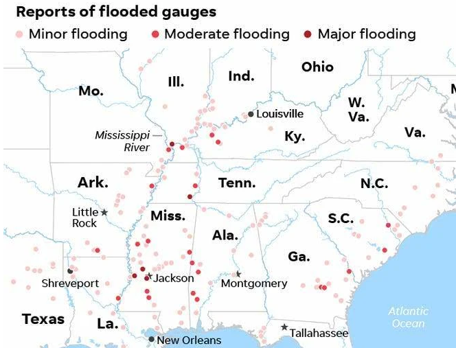 美国密西西比河遭遇冬季洪水 美国人坐船才能逃离