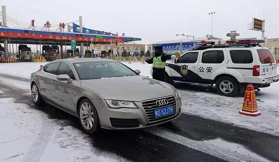 辽宁出现大范围强降雪 境内18条高速实行交通管制