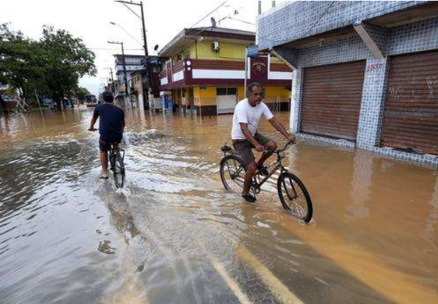 巴西暴雨最新死亡人数公布 死者上升至28人包括2名消防