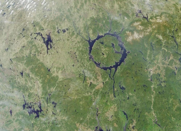 太空空间站拍摄地球！北美现神秘发光“指环”