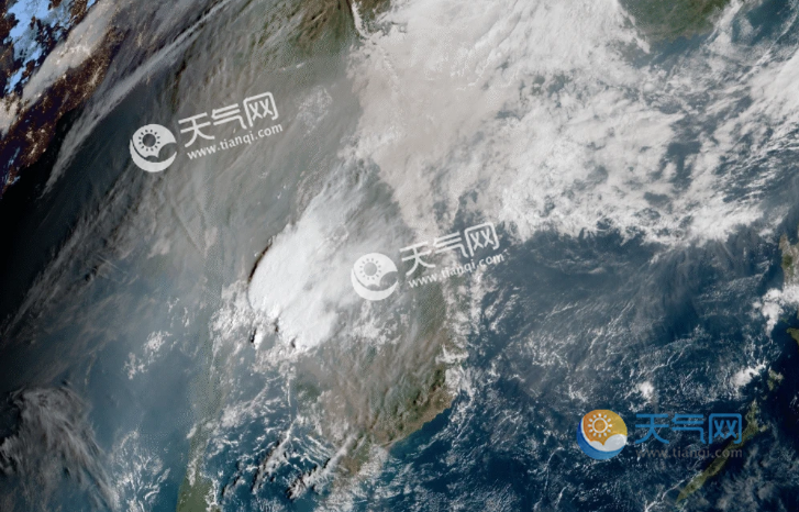 泰国天空出现奇异鸡冠云太空都能看见系高温预兆
