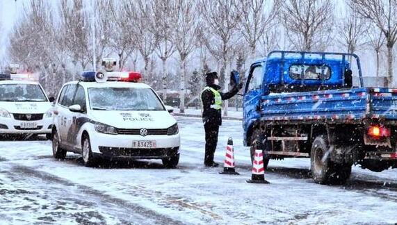 哈尔滨发布暴雪蓝色预警 市内多条高速积雪封闭