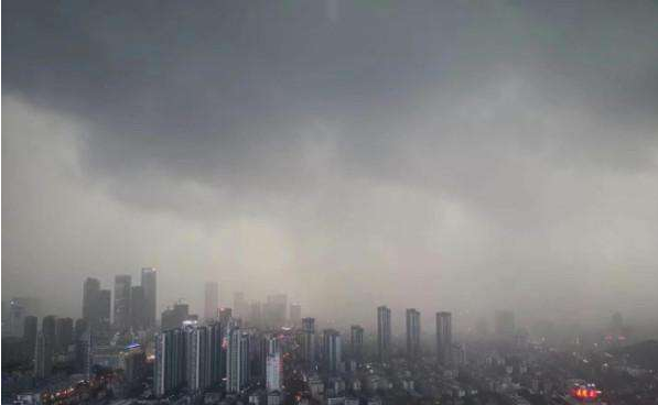 广东遭雨水强对流霸屏 云浮茂名等多地中到大雨