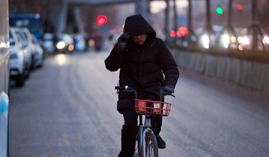 北京发布大风寒潮双蓝色预警 局地开始下小雨气温22℃